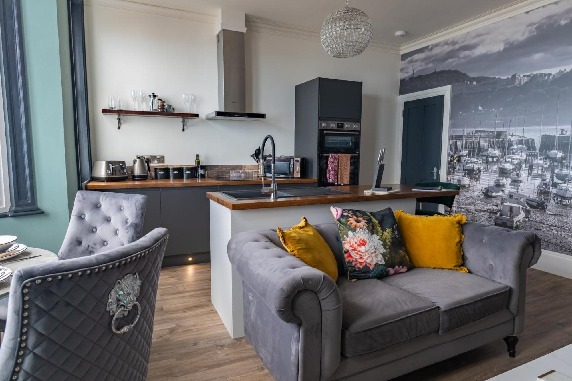 The Boat House Luxury Apartment