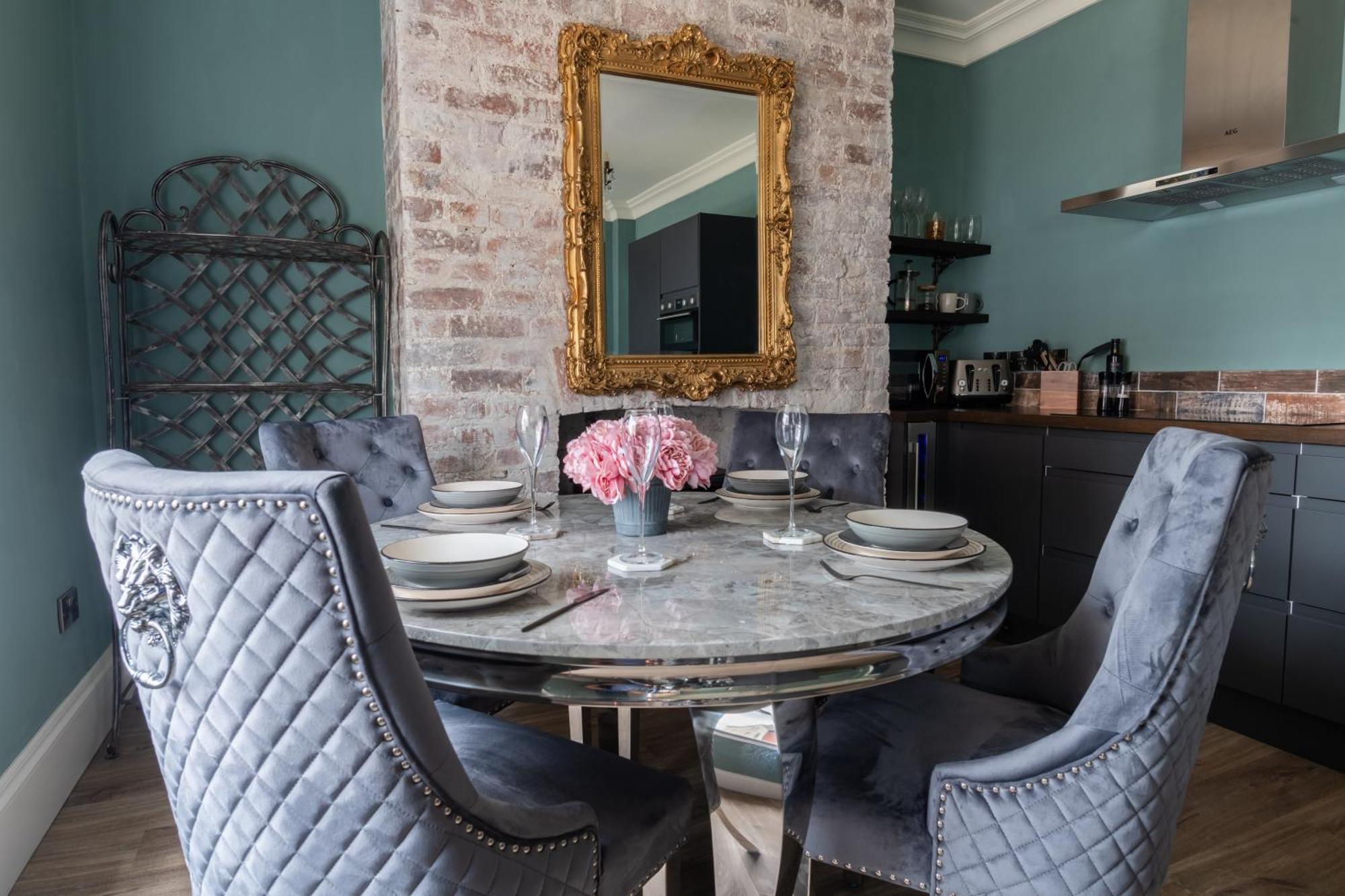 The Boat House Luxury Apartment